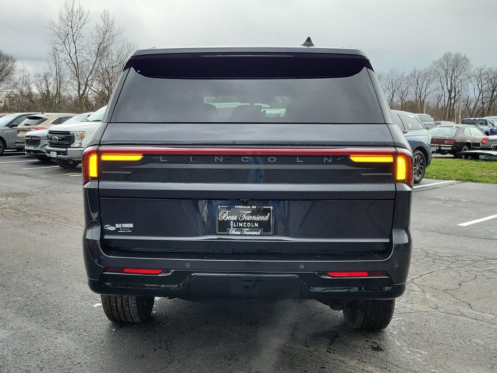 New 2026 Lincoln Navigator Reserve w/ Jet Appearance Package AWD/4WD image 5