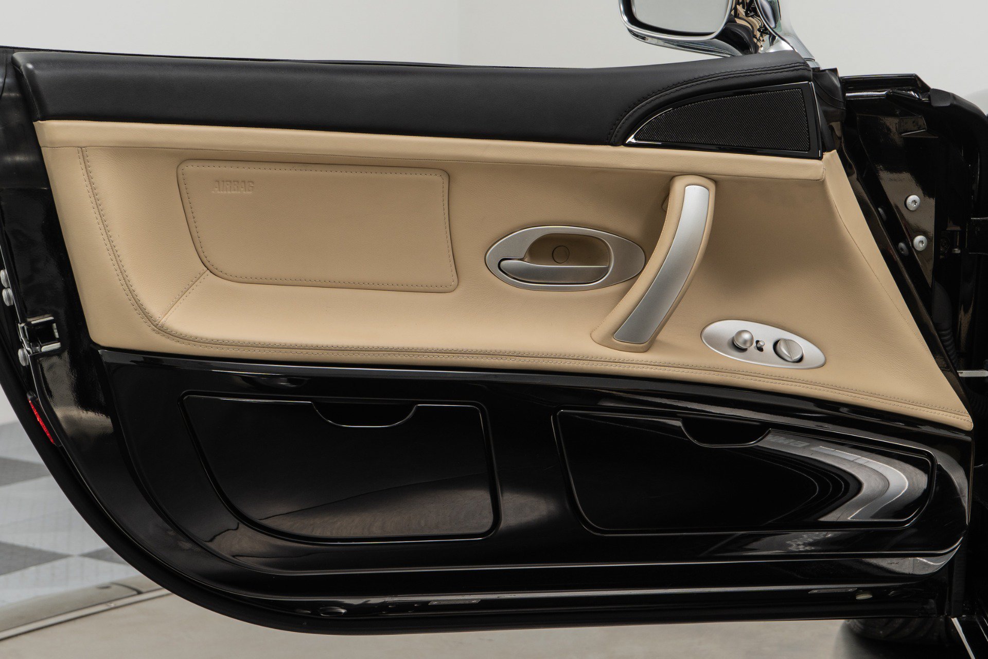 Used 2001 BMW Z8 RWD image 30