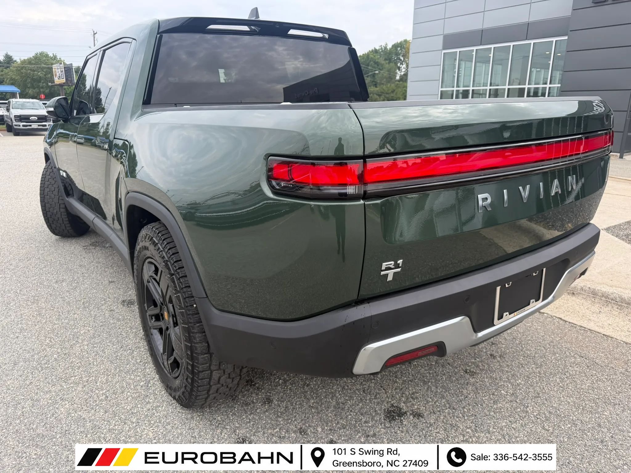 Used 2023 Rivian R1T Adventure Dual AWD/4WD image 3