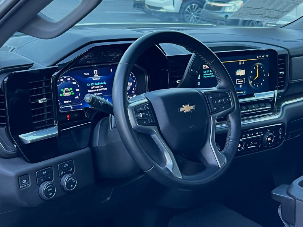 Used 2024 Chevrolet Silverado 1500 LT AWD/4WD image 9