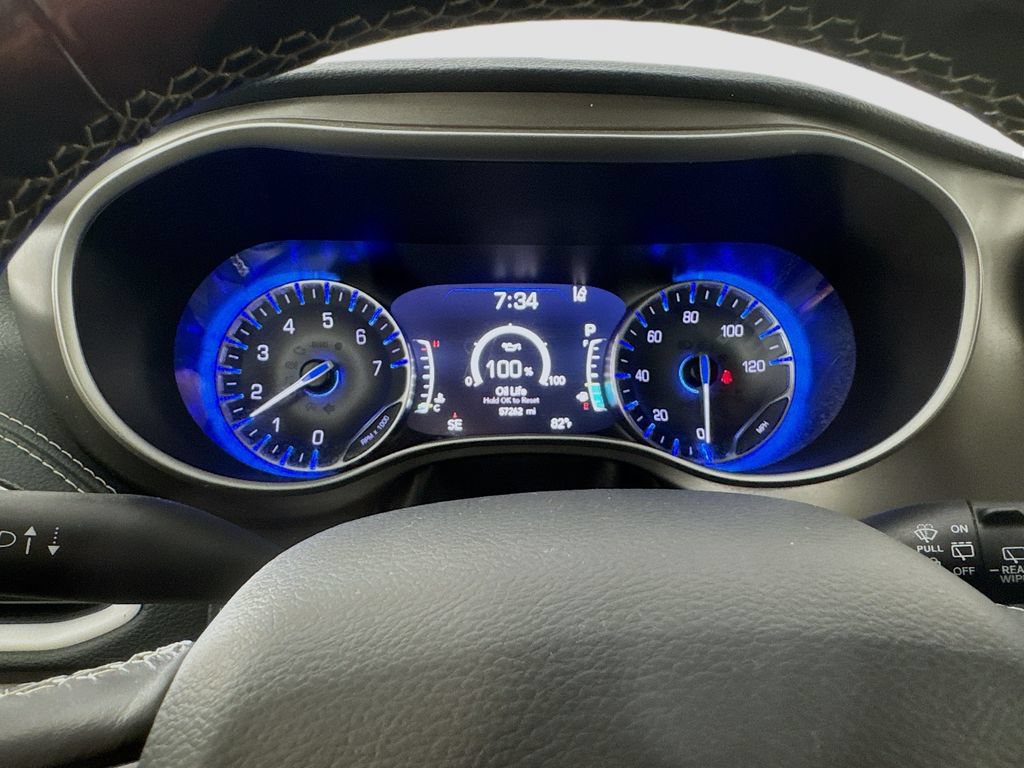 Used 2021 Chrysler Pacifica Touring-L w/ Premium & Safety Sphere Group FWD image 14