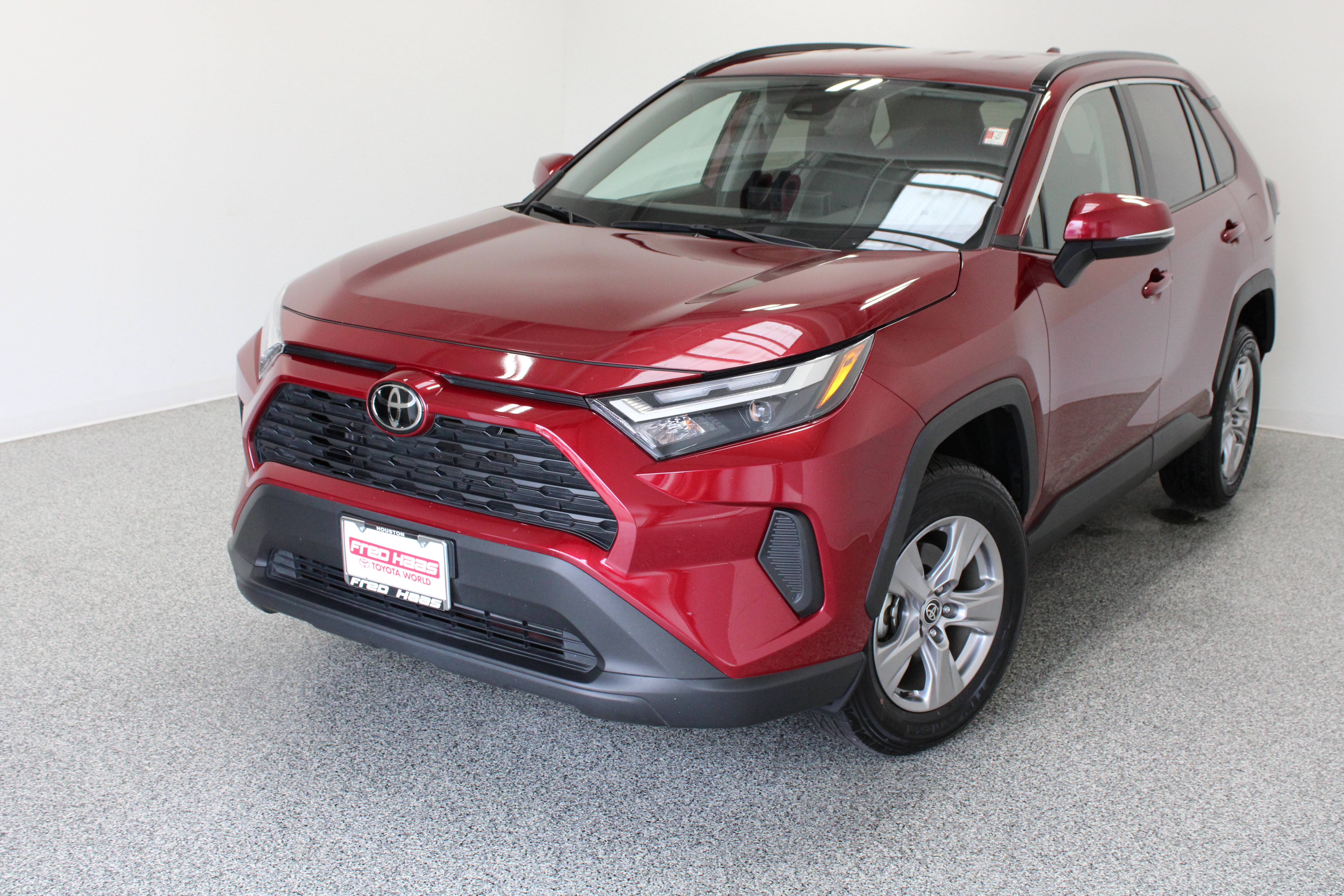 Used 2025 Toyota RAV4 XLE FWD image 2