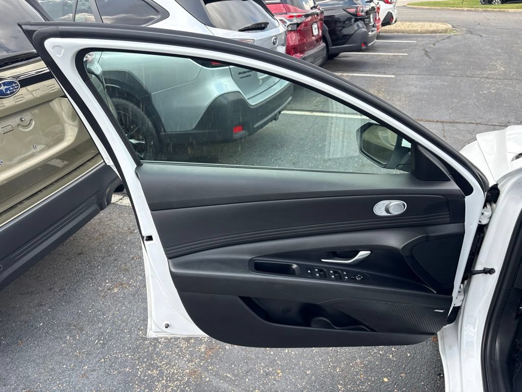 Used 2023 Hyundai Elantra Limited FWD image 20