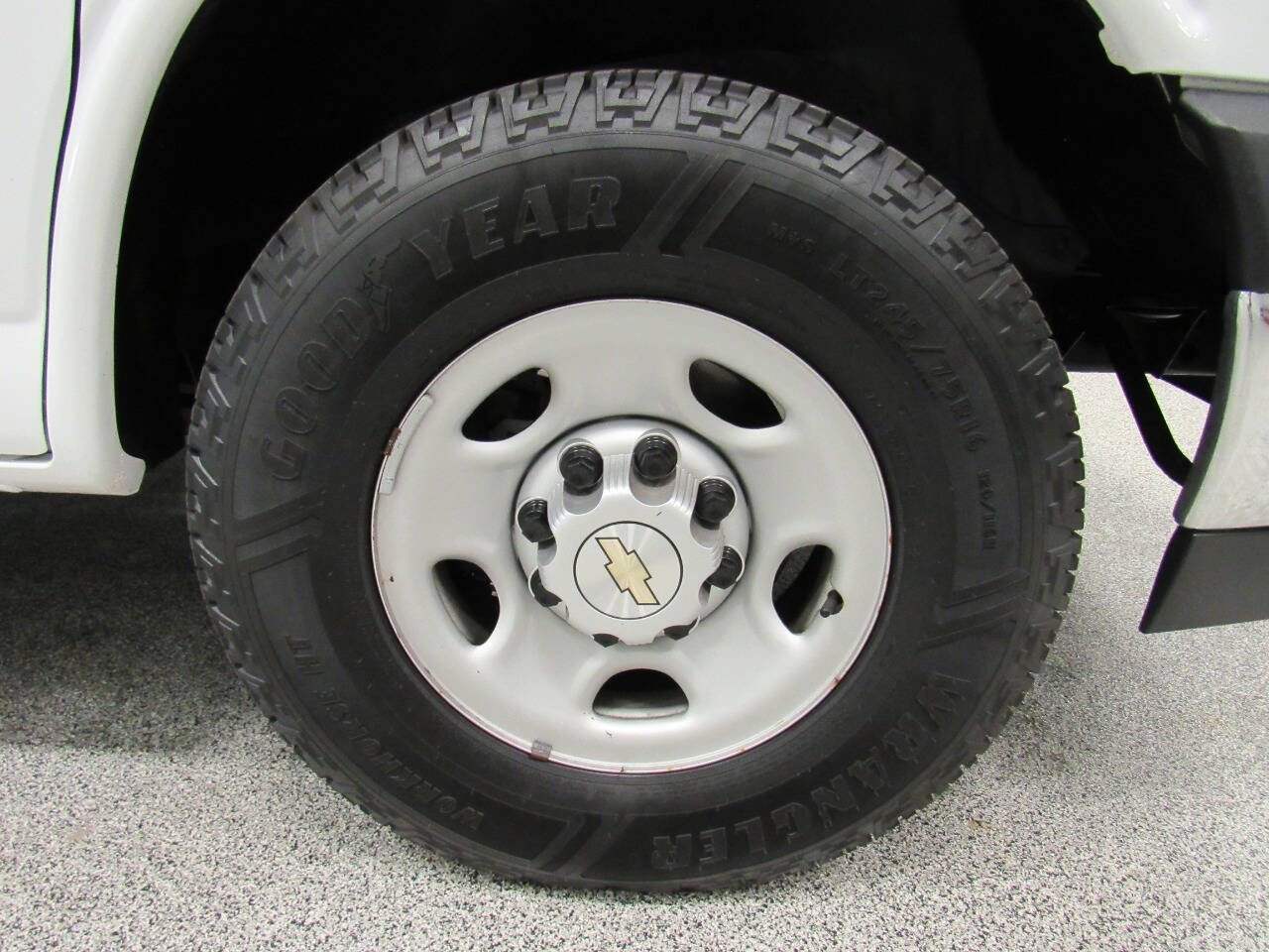 Used 2020 Chevrolet Express 3500 w/ Driver Convenience Package image 13