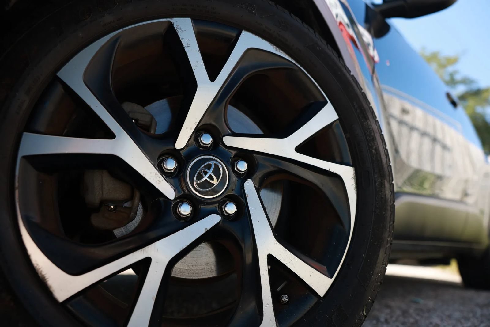 Used 2018 Toyota C-HR XLE FWD image 25