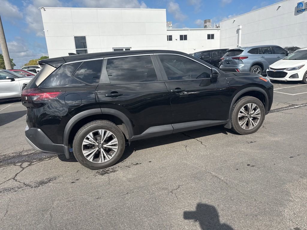 Used 2023 Nissan Rogue SV image 4