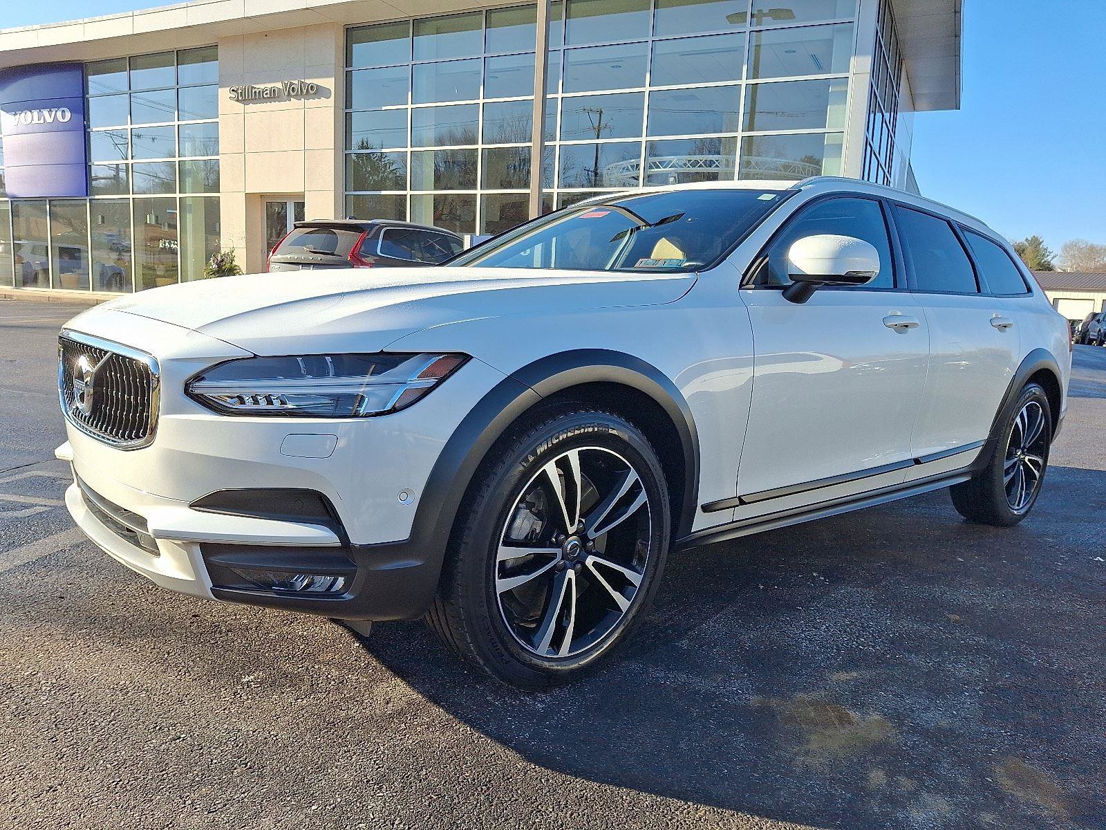 Used 2018 Volvo V90 T5 Cross Country w/ Convenience Package image 3