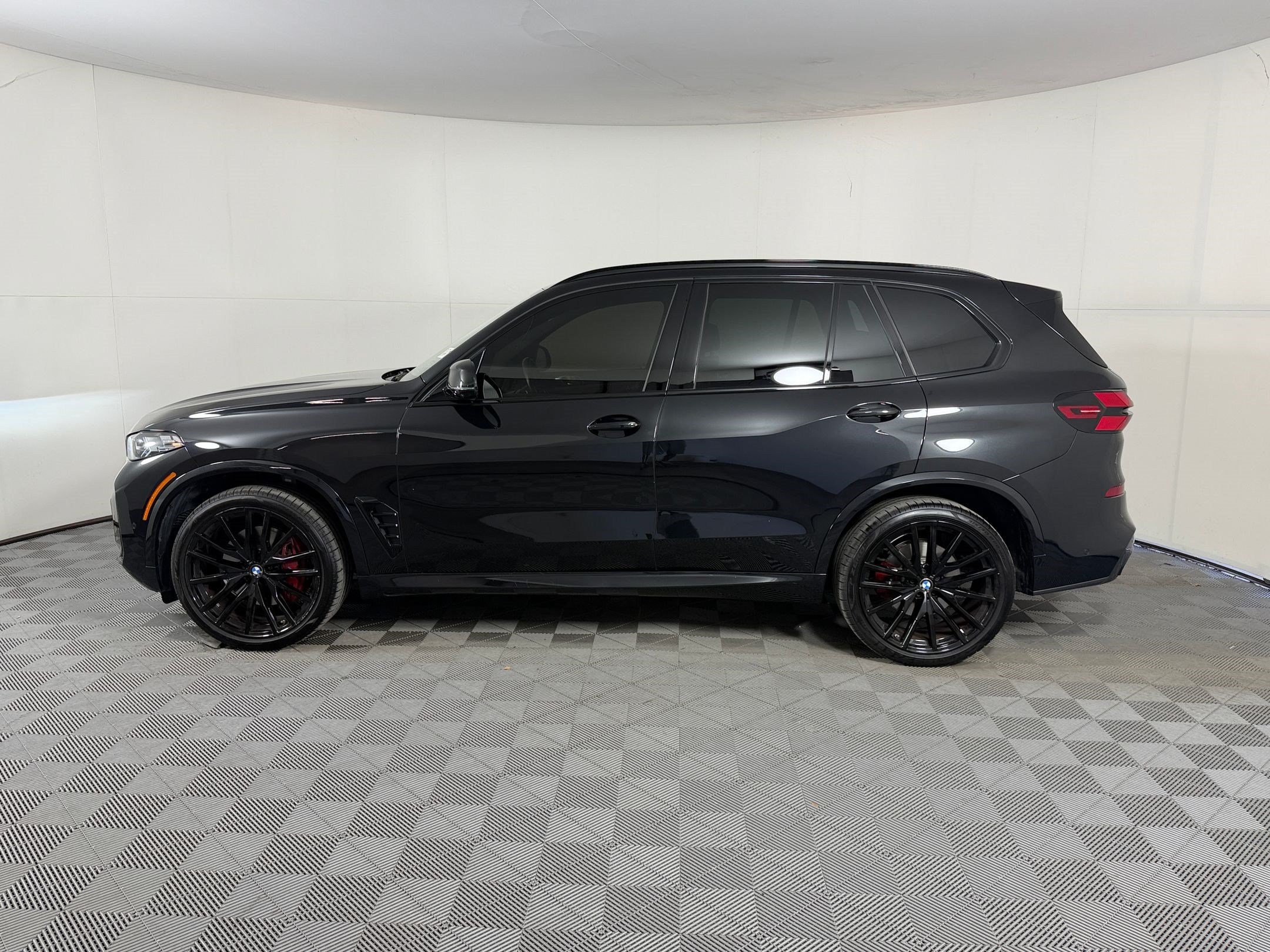 Certified 2024 BMW X5 sDrive40i w/ M Sport Package RWD image 2