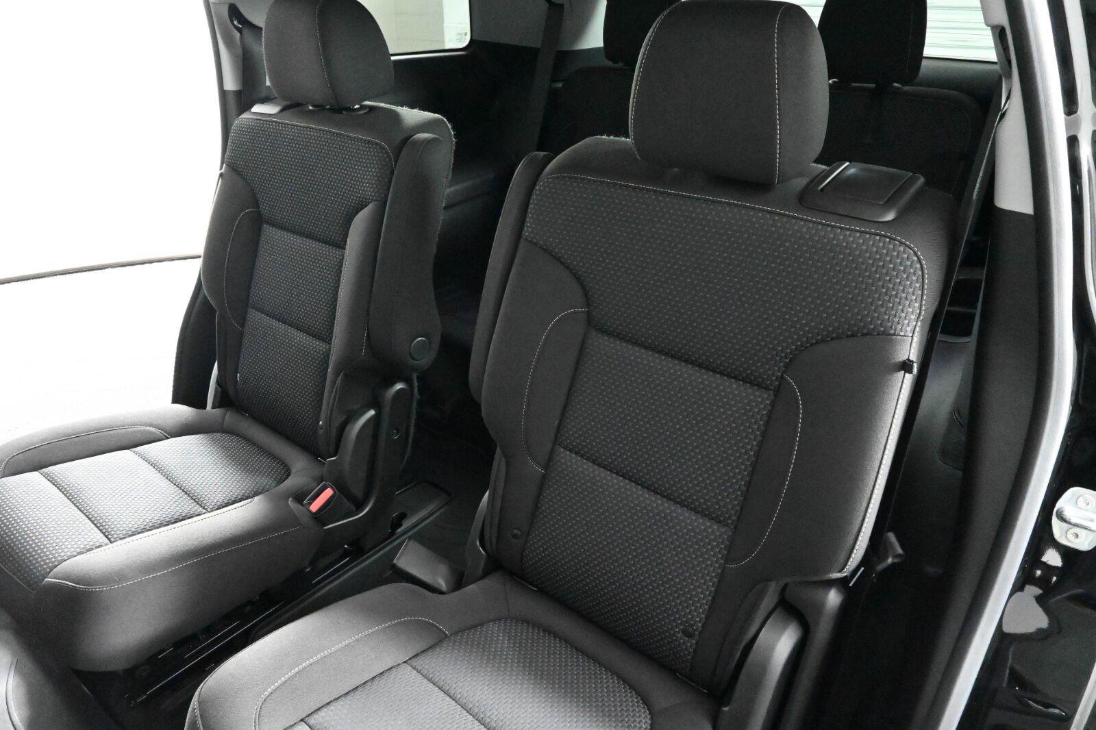Used 2021 GMC Acadia SLE w/ Driver Convenience Package FWD image 13