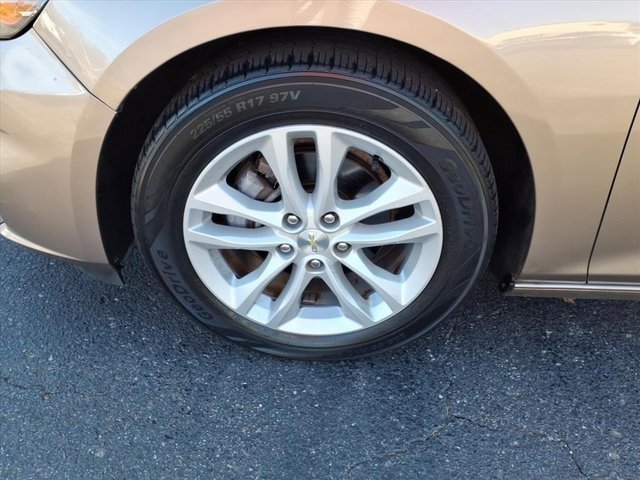 Used 2018 Chevrolet Malibu LT image 21