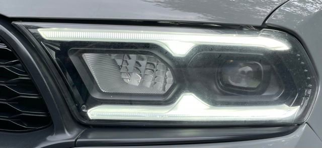 Used 2022 Dodge Durango SRT w/ Technology Group AWD/4WD image 12