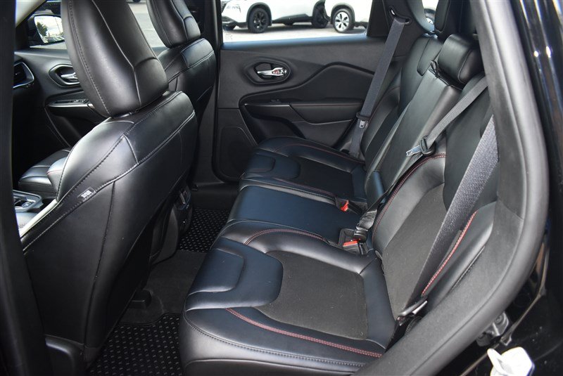 Used 2022 Jeep Cherokee Trailhawk w/ Comfort/Convenience Group AWD/4WD image 24