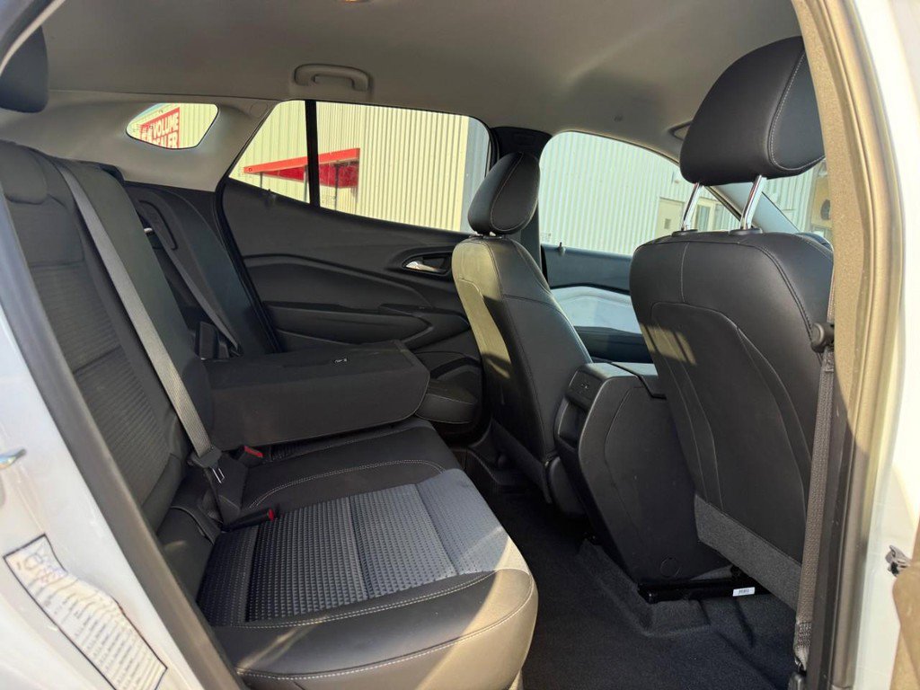 Used 2025 Chevrolet Trax LT w/ LT Convenience Package image 12