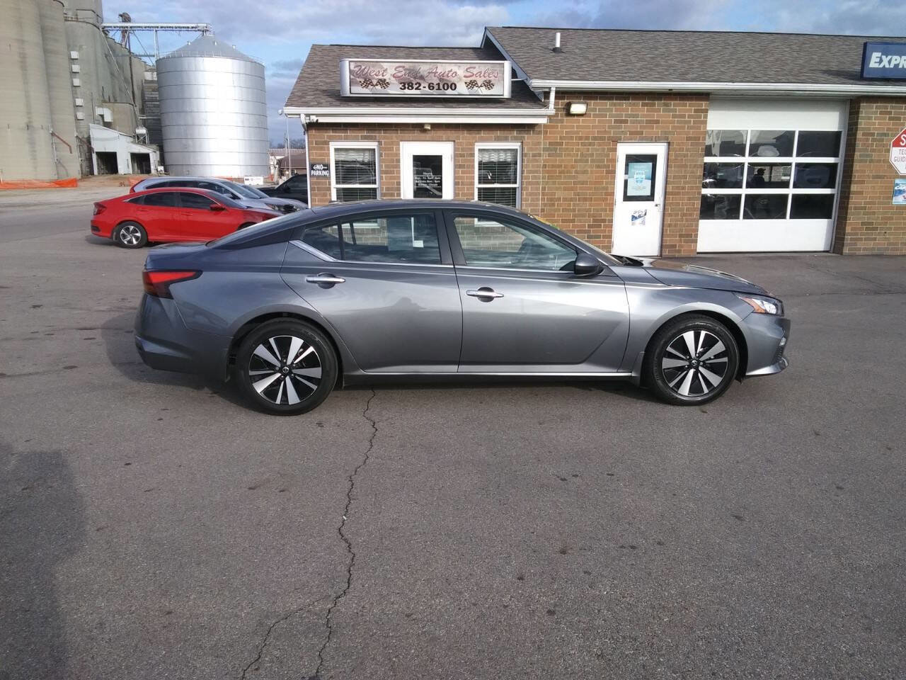 Used 2022 Nissan Altima 2.5 SV image 2