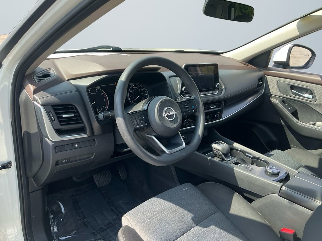 Used 2023 Nissan Rogue SV image 10