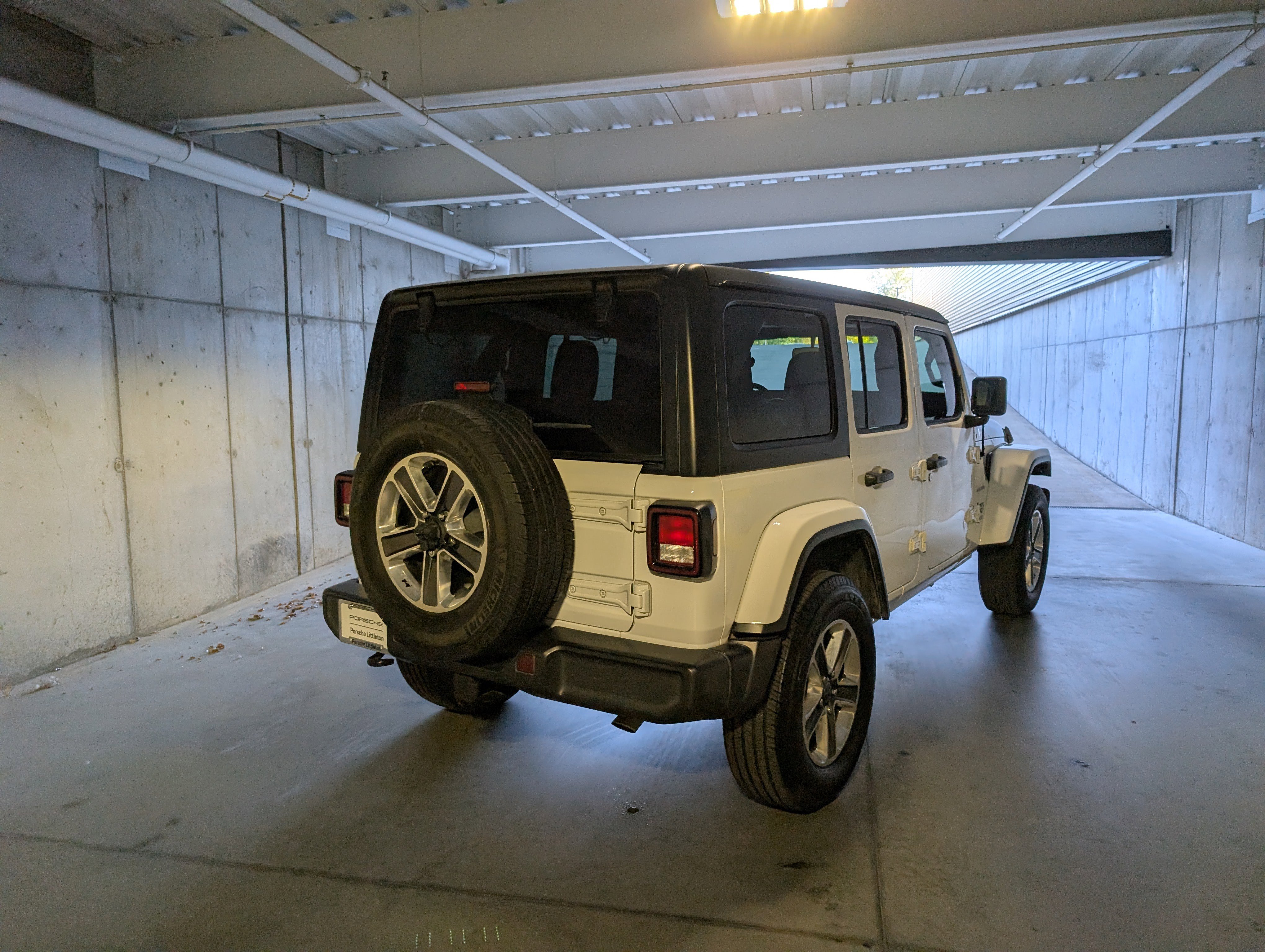 Used 2018 Jeep Wrangler Unlimited Sahara image 9