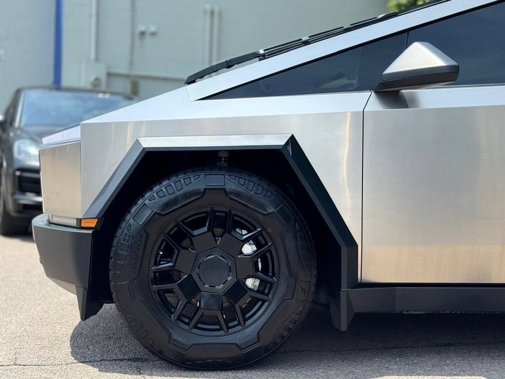 Used 2024 Tesla Cybertruck Cyberbeast AWD/4WD image 11