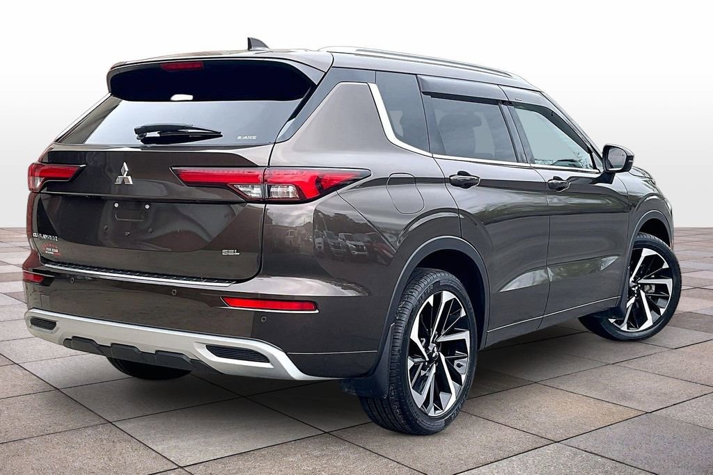 Used 2023 Mitsubishi Outlander SEL AWD/4WD image 12