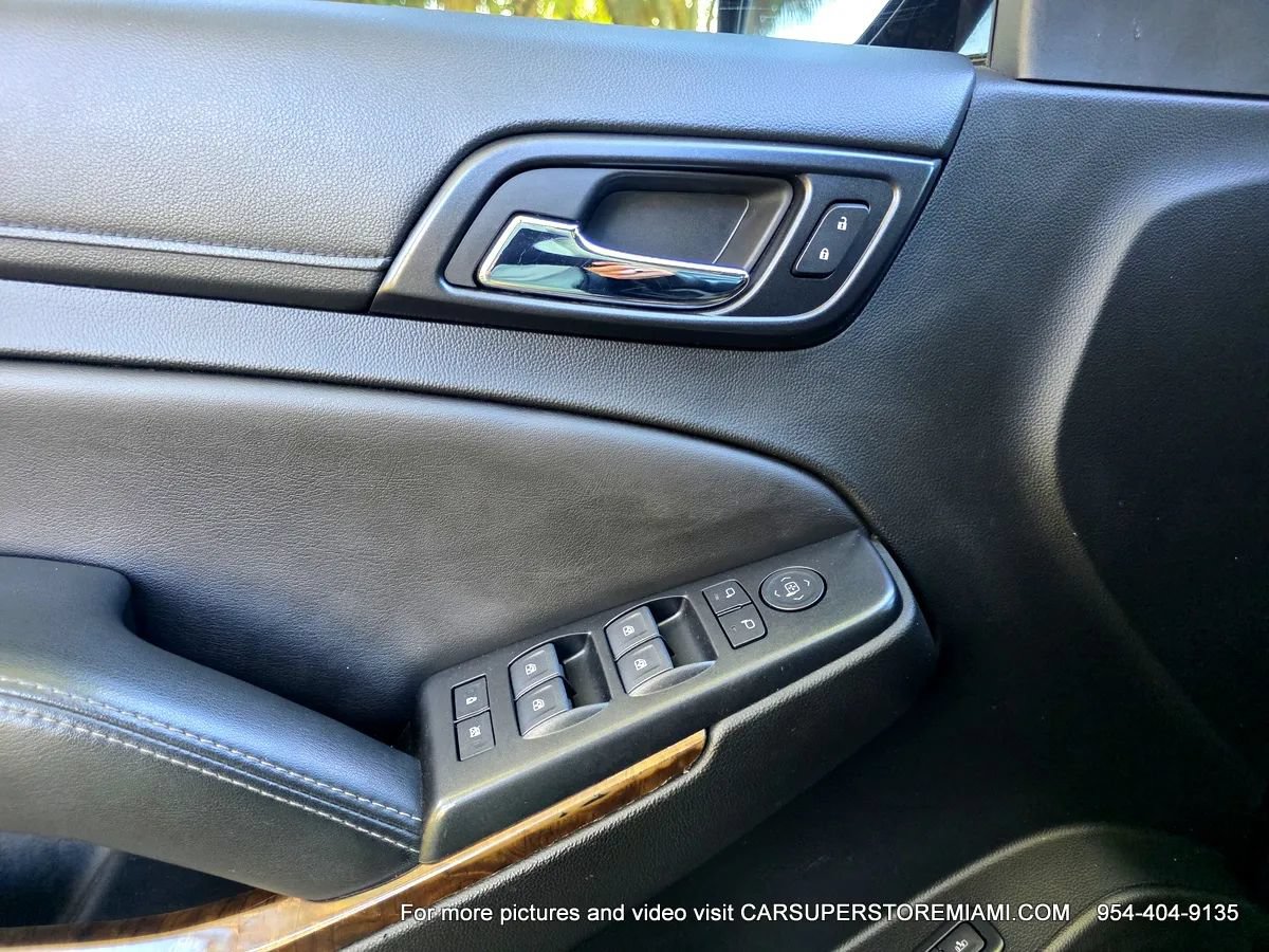 Used 2018 Chevrolet Suburban LT RWD image 30