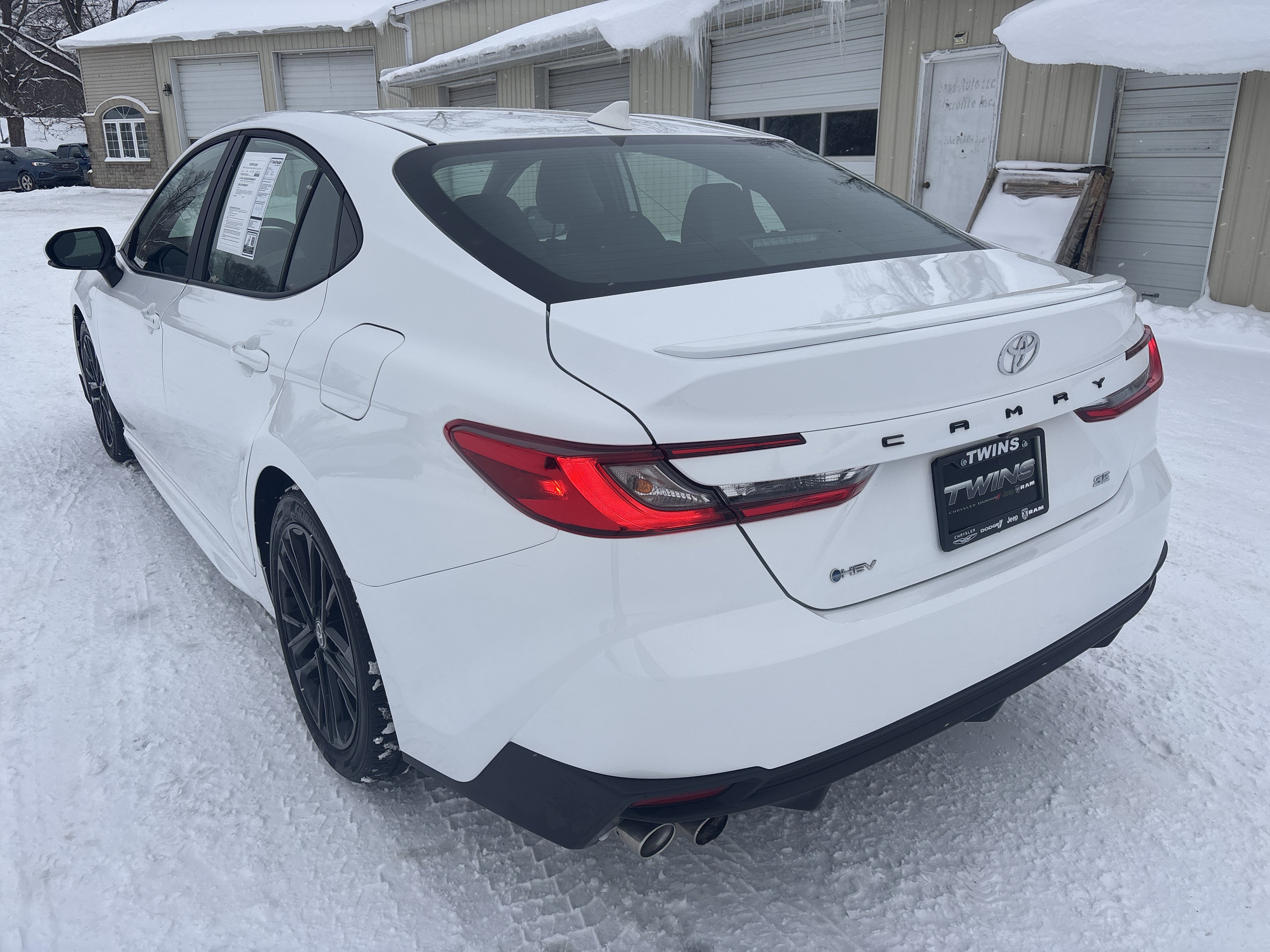 Used 2025 Toyota Camry SE image 7