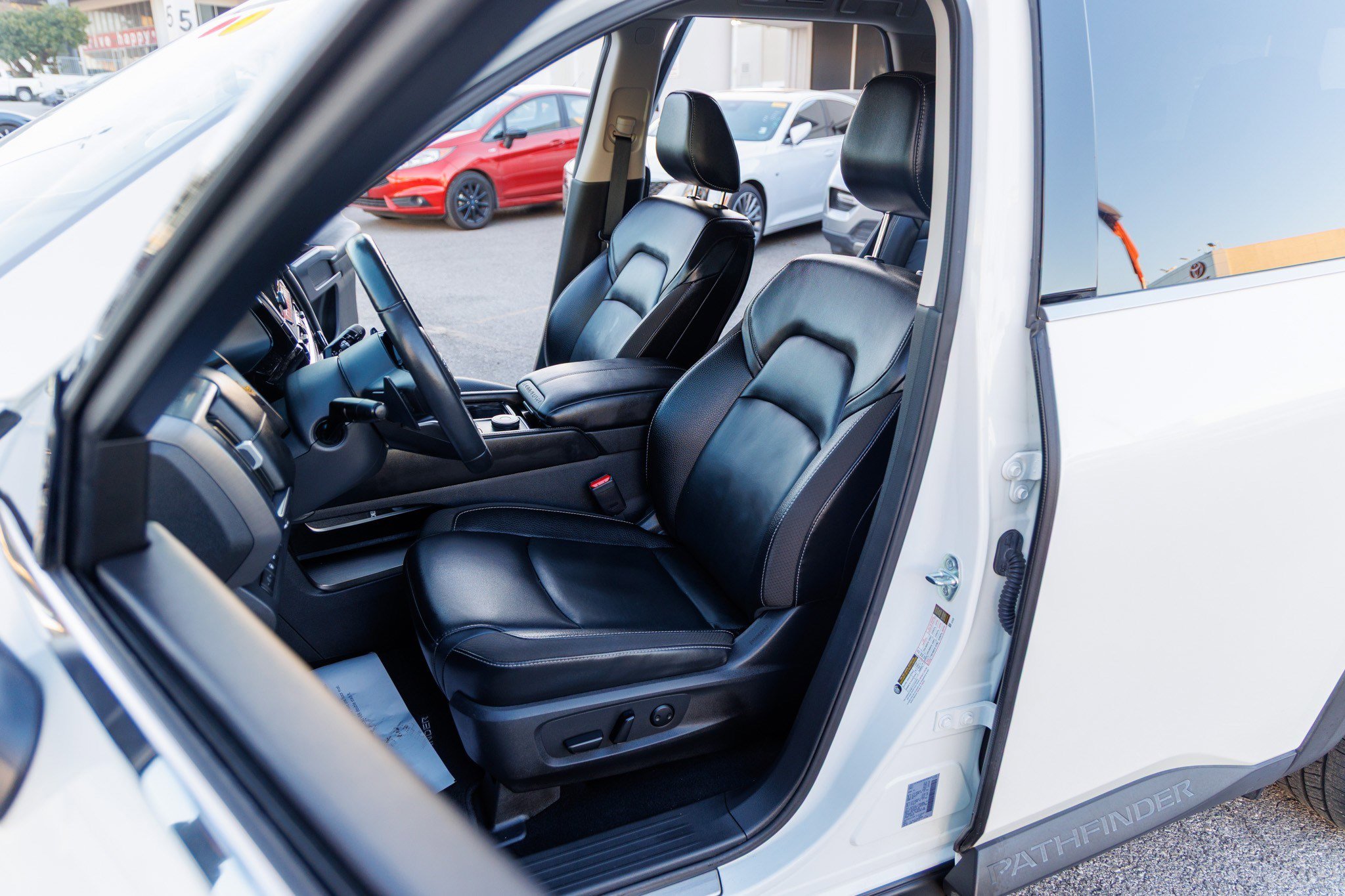 Used 2023 Nissan Pathfinder SL w/ Lighting Package (N92) image 41