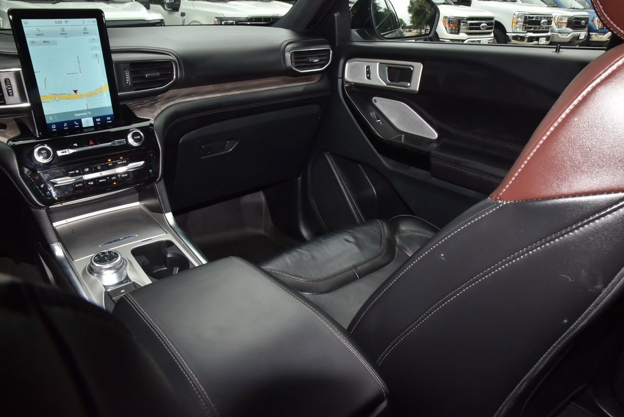 Used 2023 Ford Explorer Platinum w/ Technology Package AWD/4WD image 18