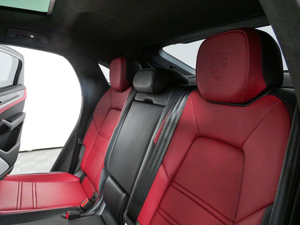 New 2026 Porsche Cayenne GTS AWD/4WD image 23