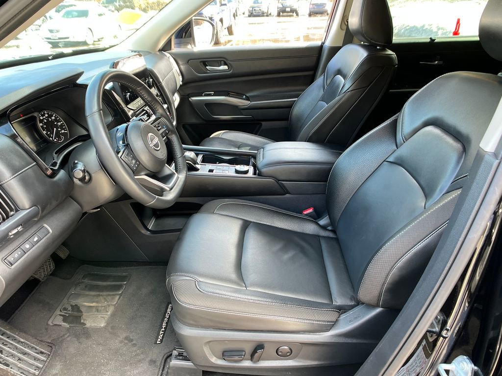 Used 2024 Nissan Pathfinder SL AWD/4WD image 9
