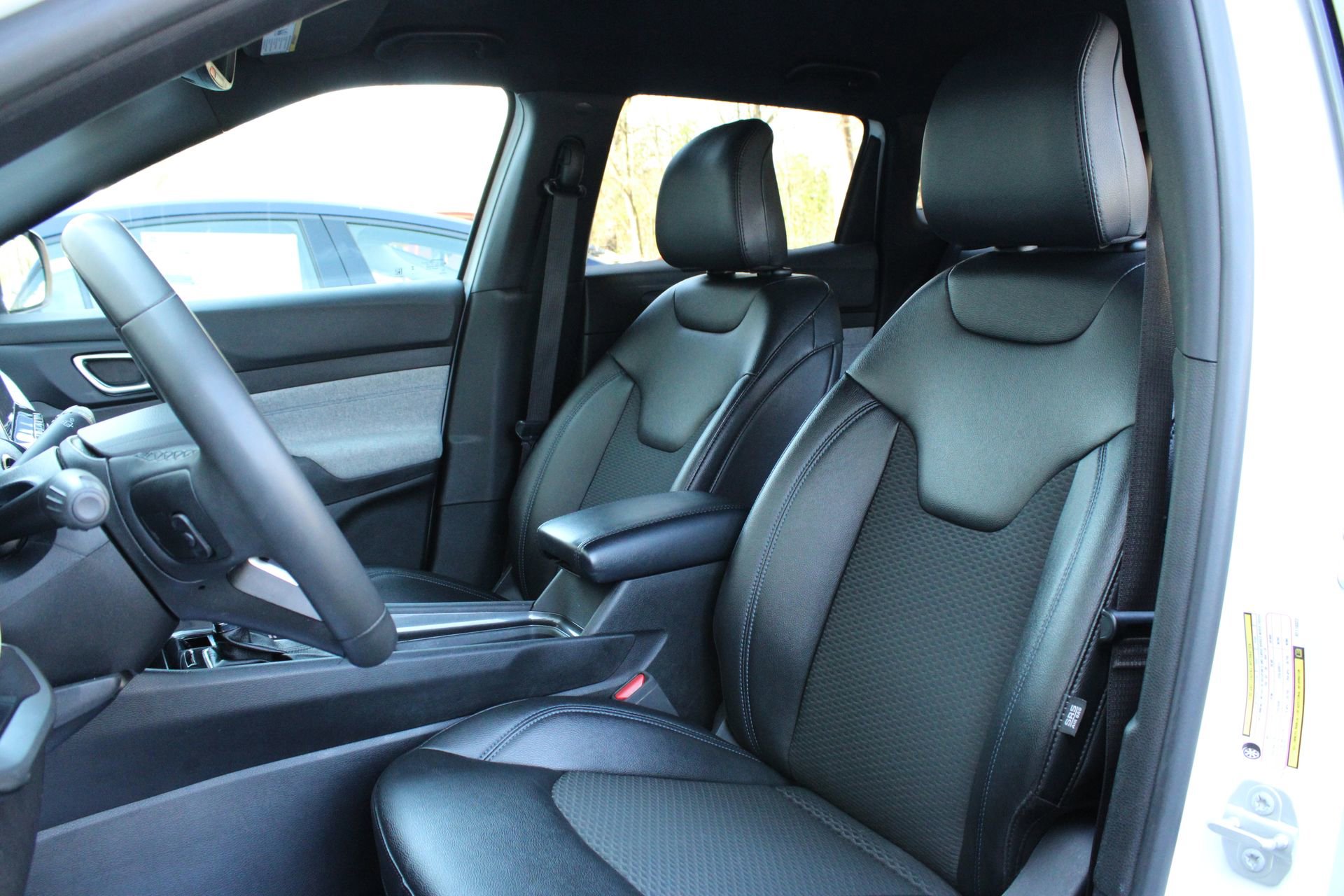 Used 2024 Jeep Compass Latitude image 13