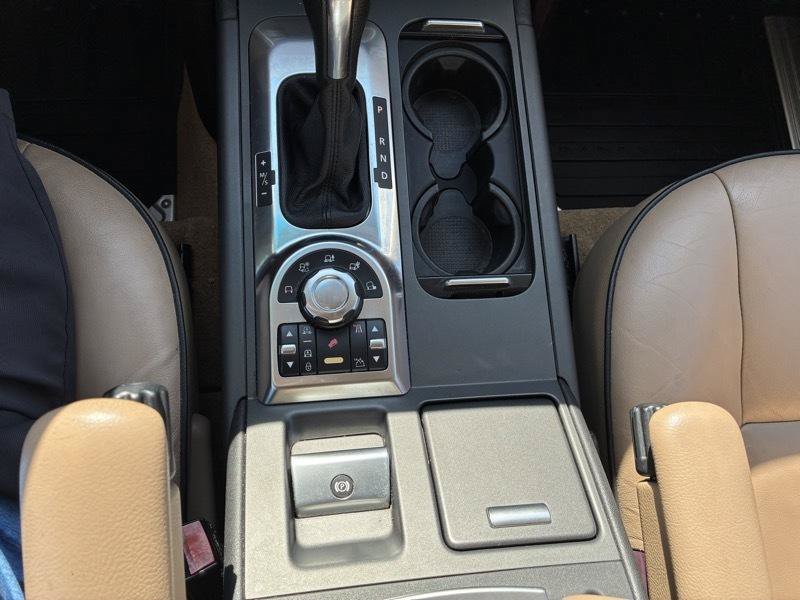 Used 2010 Land Rover Range Rover HSE AWD/4WD image 48