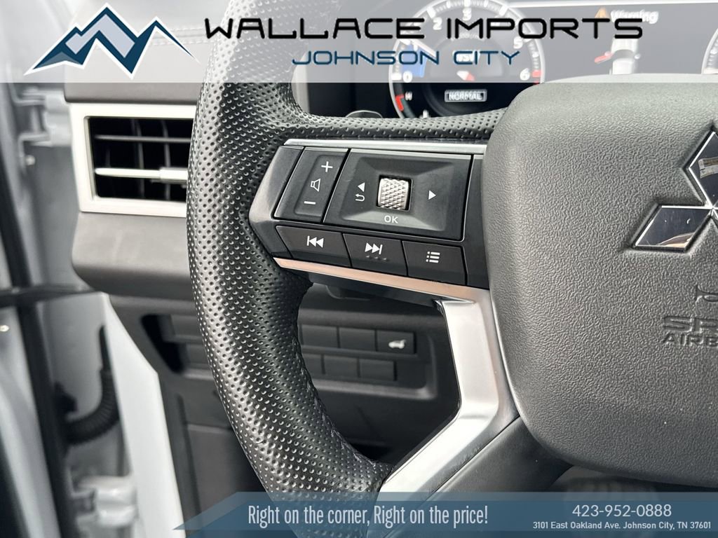 Used 2023 Mitsubishi Outlander SE Black Edition image 31