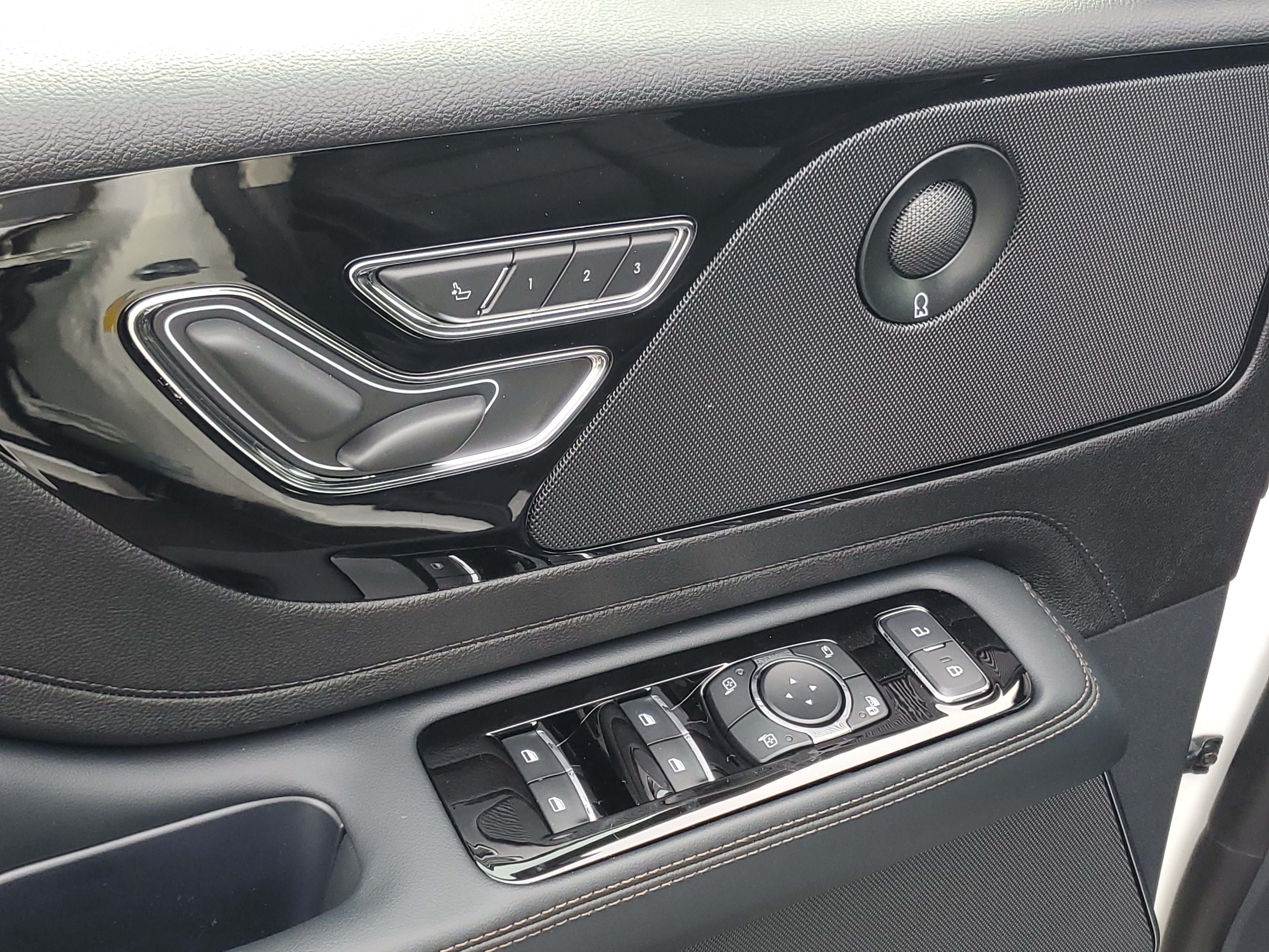 New 2027 Lincoln Aviator Reserve w/ Jet Appearance Package AWD/4WD image 9