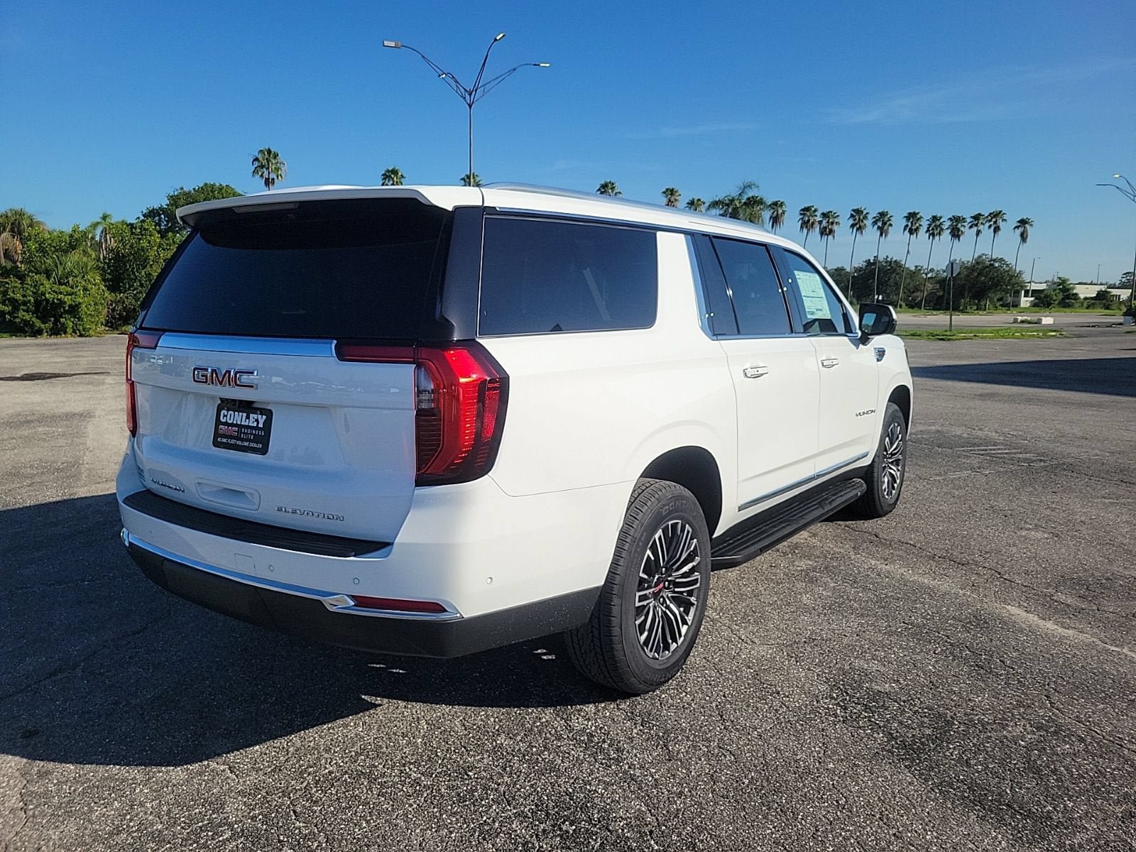 New 2026 GMC Yukon XL Elevation w/ Elevation Premium Package RWD image 5