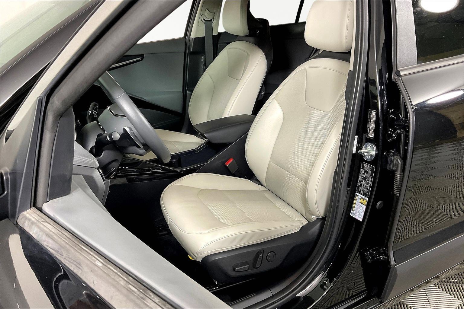 Used 2024 Kia Niro EX image 21