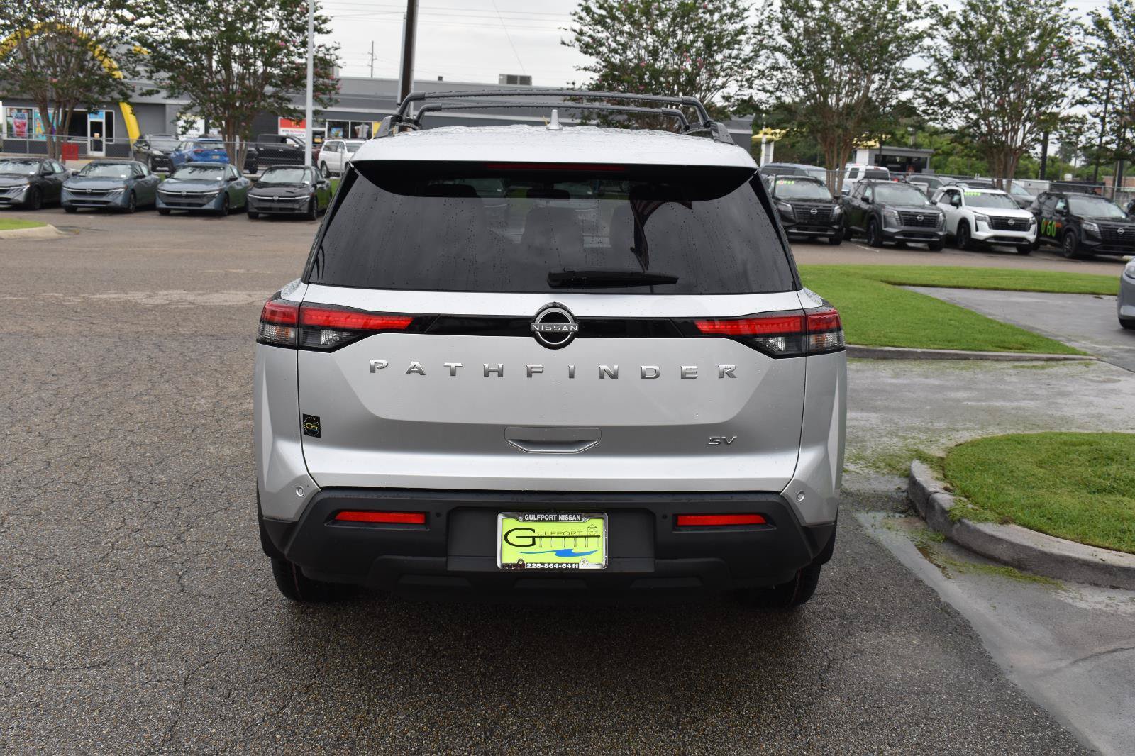 Used 2024 Nissan Pathfinder SV FWD image 11