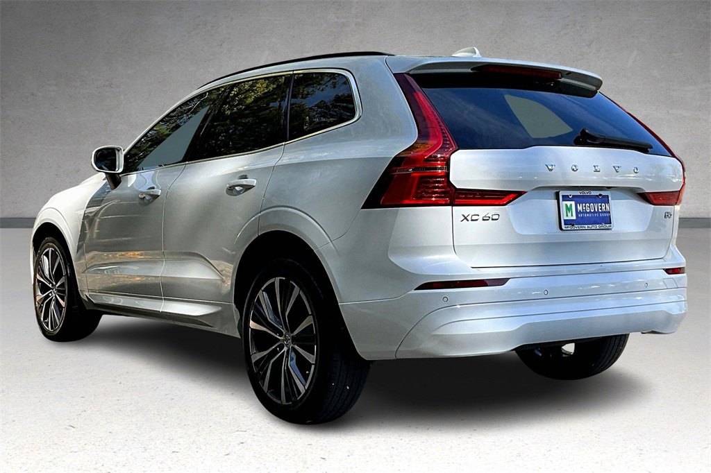 Certified 2022 Volvo XC60 B5 Momentum image 4