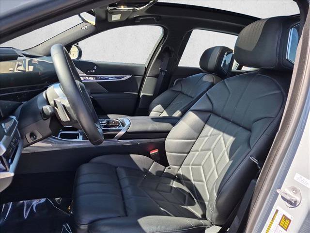Used 2025 BMW i7 eDrive50 w/ M Sport Package RWD image 17