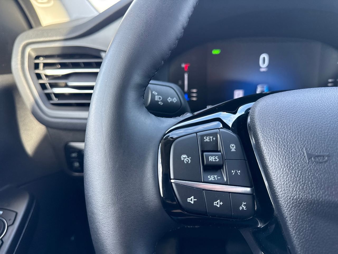 Used 2024 Ford Escape SE image 27