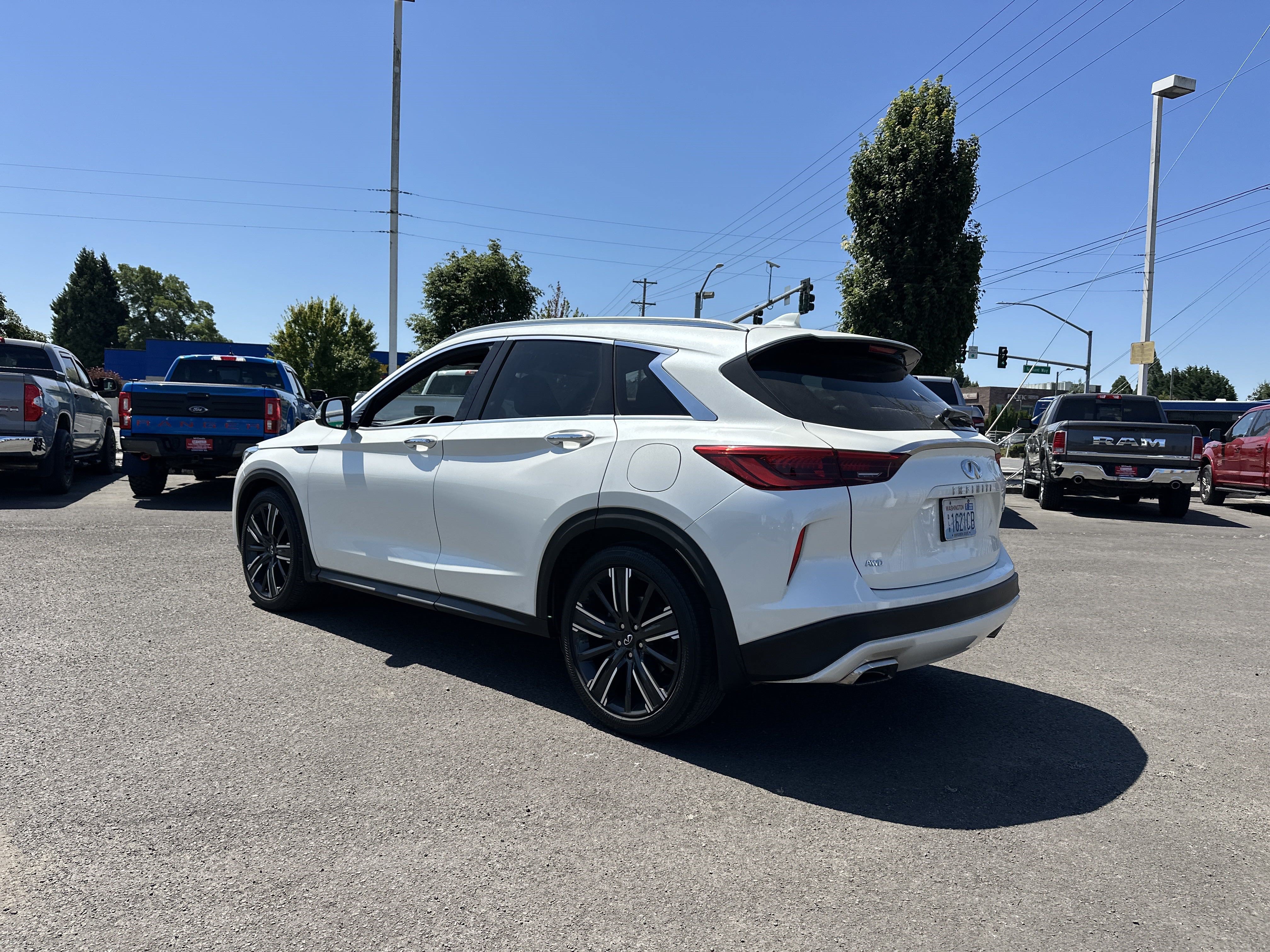 Used 2021 INFINITI QX50 Luxe w/ Appearance Package AWD/4WD image 3
