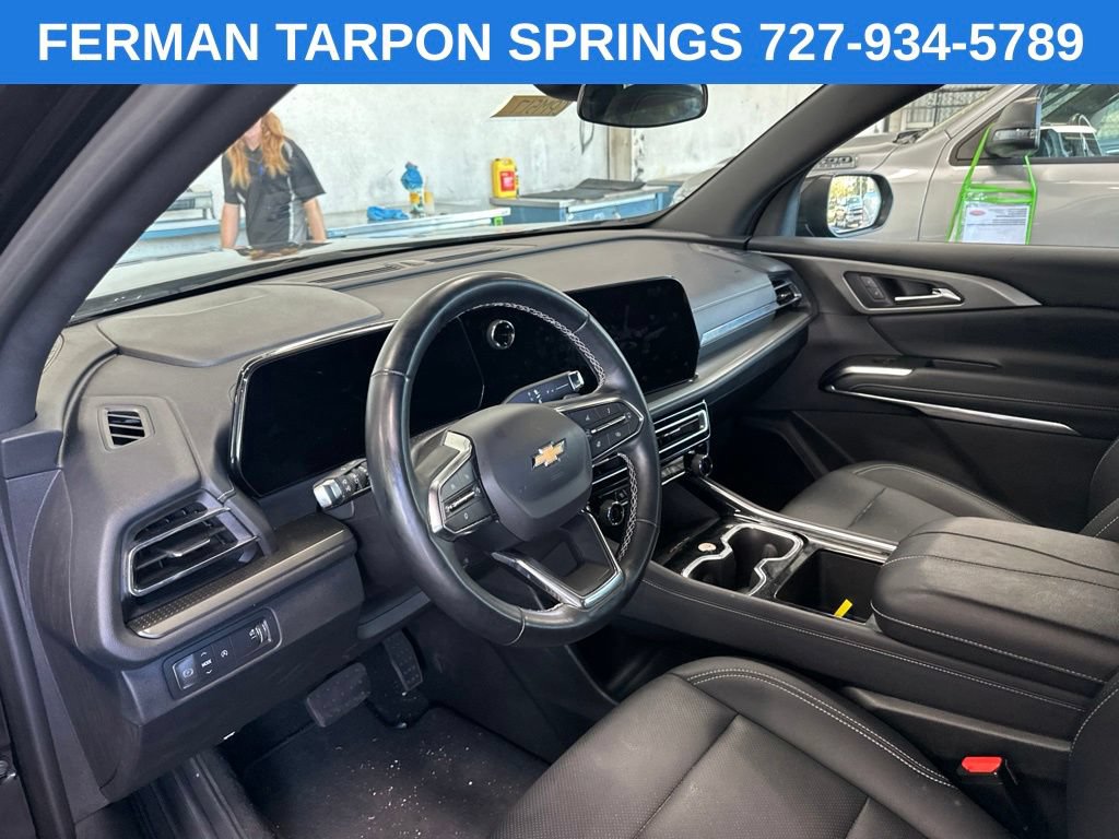 Used 2025 Chevrolet Traverse LT FWD image 8