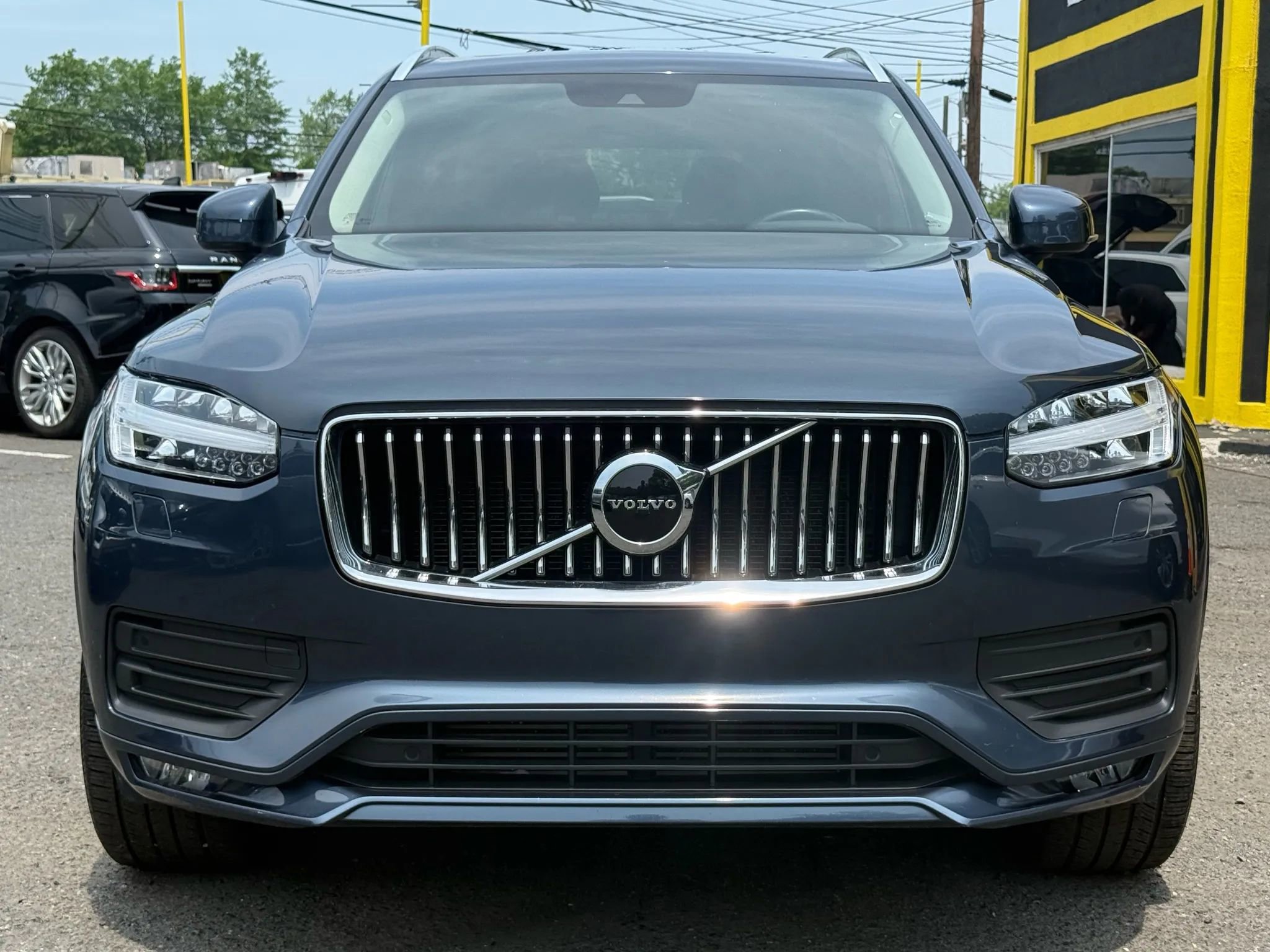 Used 2022 Volvo XC90 T5 Momentum w/ Climate Package image 2