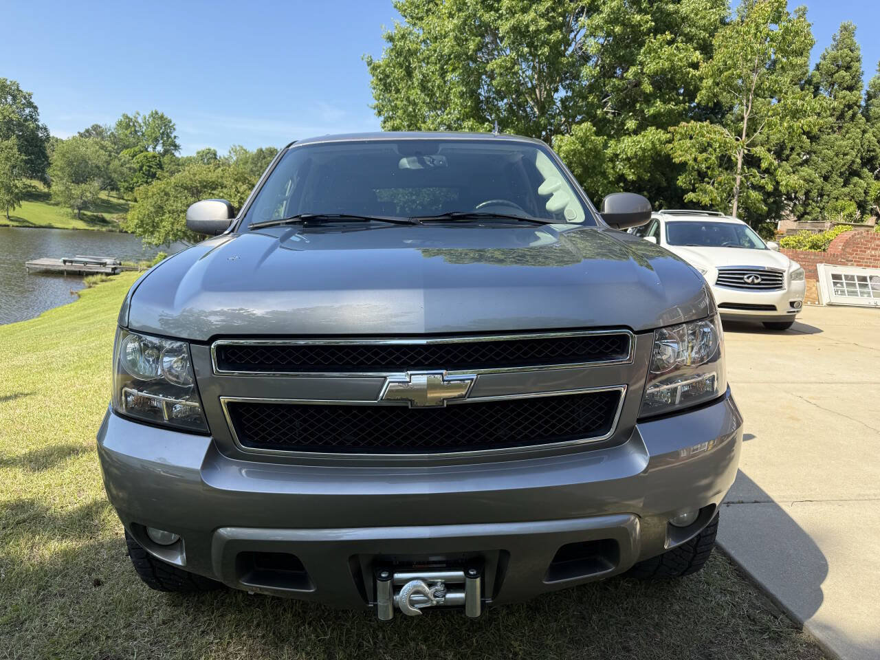 Used 2008 Chevrolet Suburban LT w/ LT Preferred Equipment Group RWD image 2