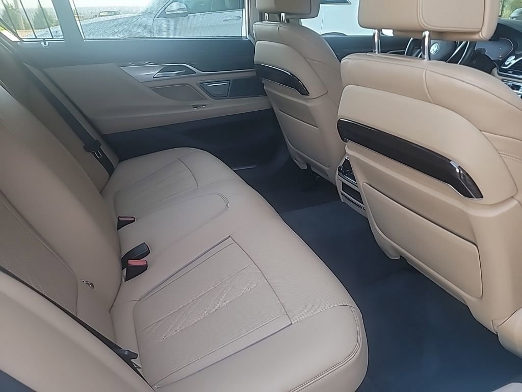 Used 2022 BMW 750i xDrive w/ Executive Package image 11