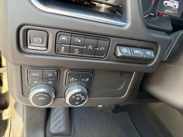 Used 2021 GMC Yukon XL AT4 w/ Technology Package AWD/4WD image 53
