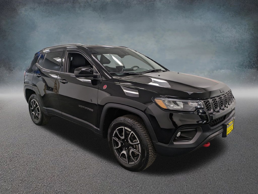 Used 2024 Jeep Compass Trailhawk AWD/4WD image 3