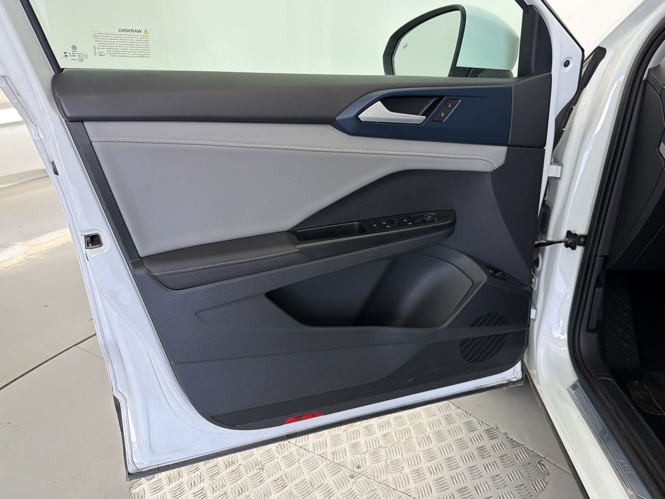 Used 2024 Volkswagen Taos SE FWD image 13