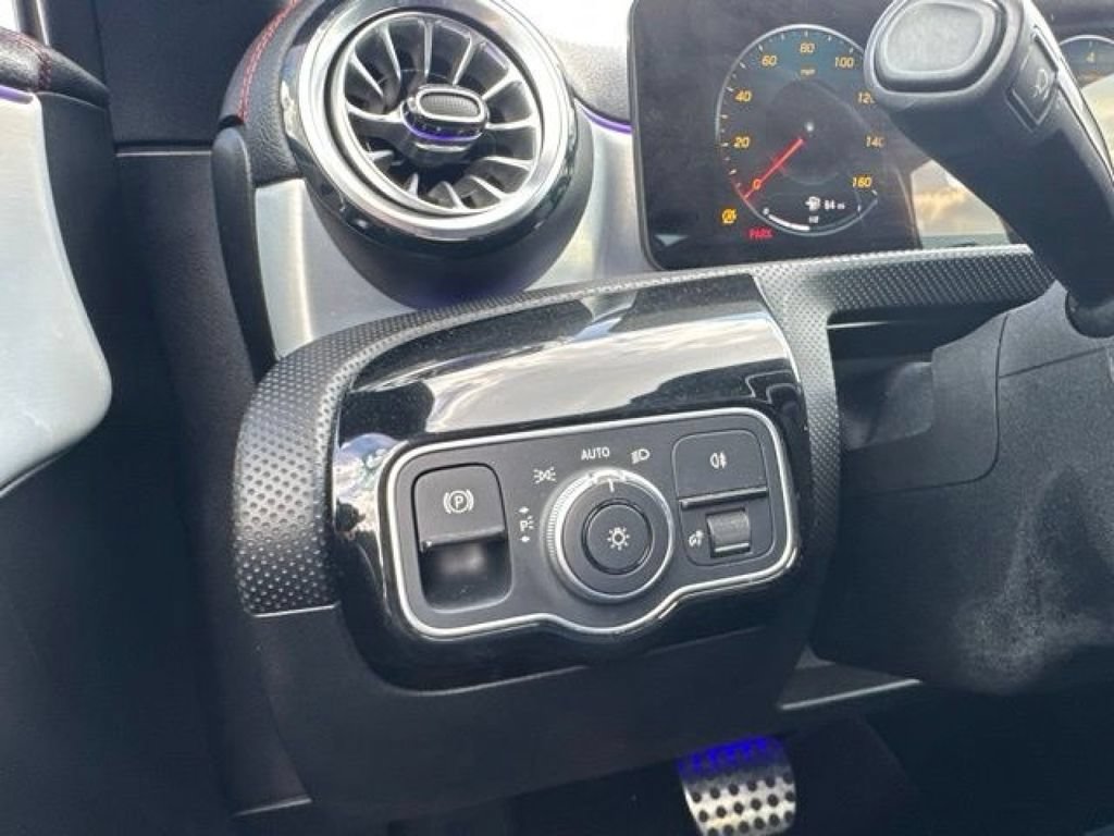 Used 2023 Mercedes-Benz CLA 250 image 38