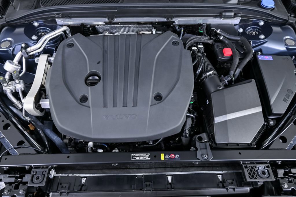 Used 2025 Volvo V60 B5 Cross Country Plus image 34