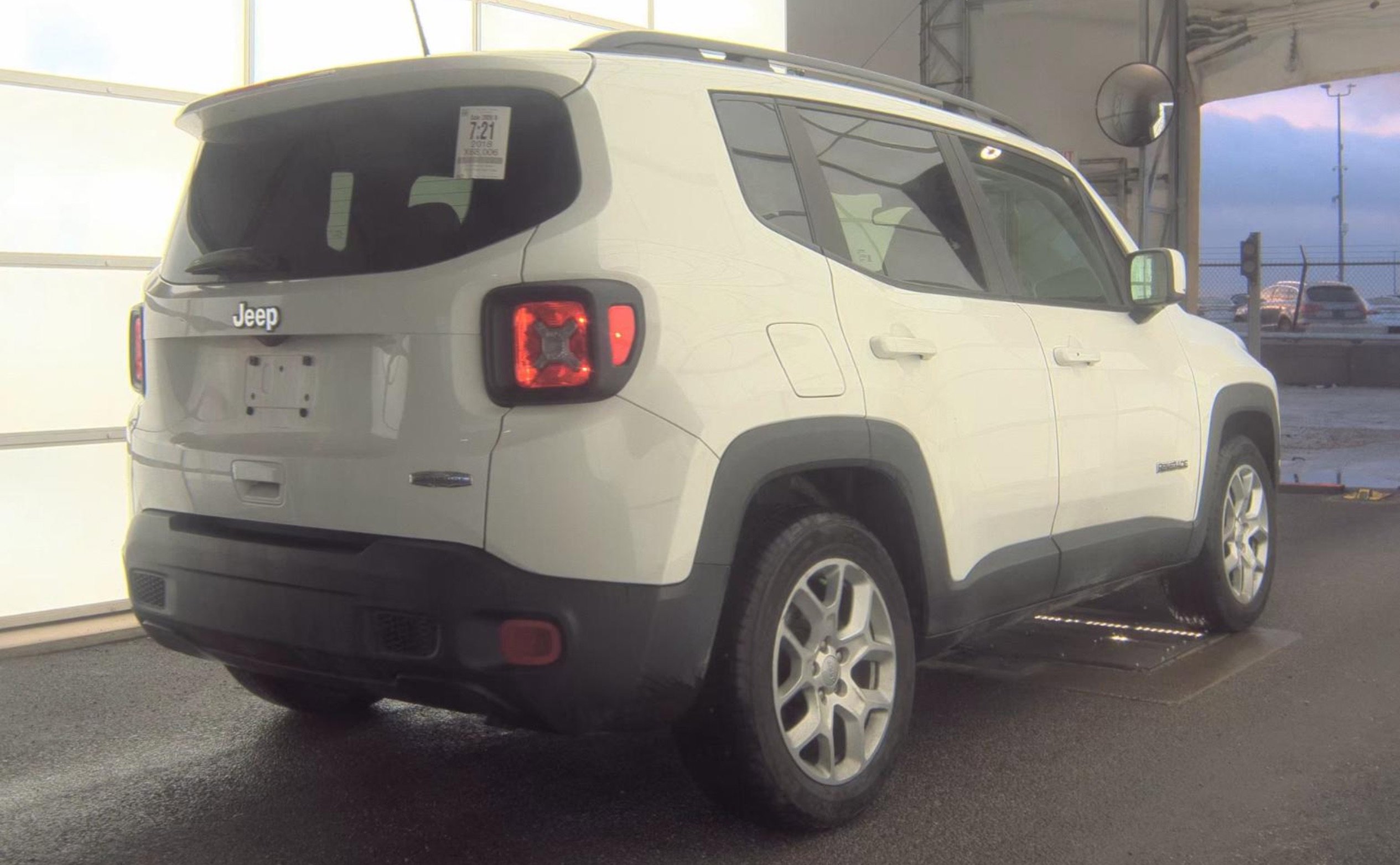 Used 2018 Jeep Renegade Latitude image 3