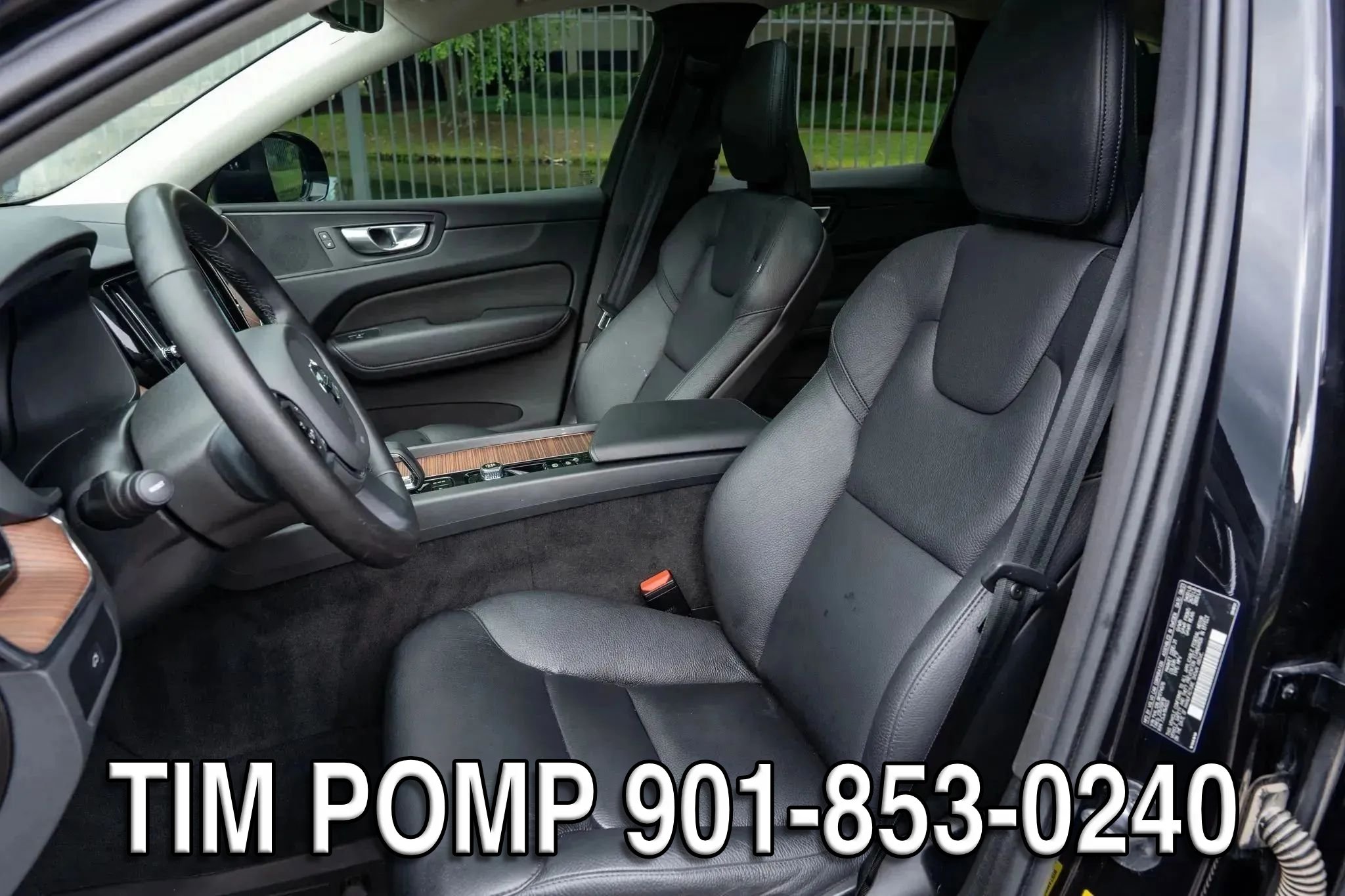 Used 2024 Volvo XC60 B5 Plus AWD/4WD image 11